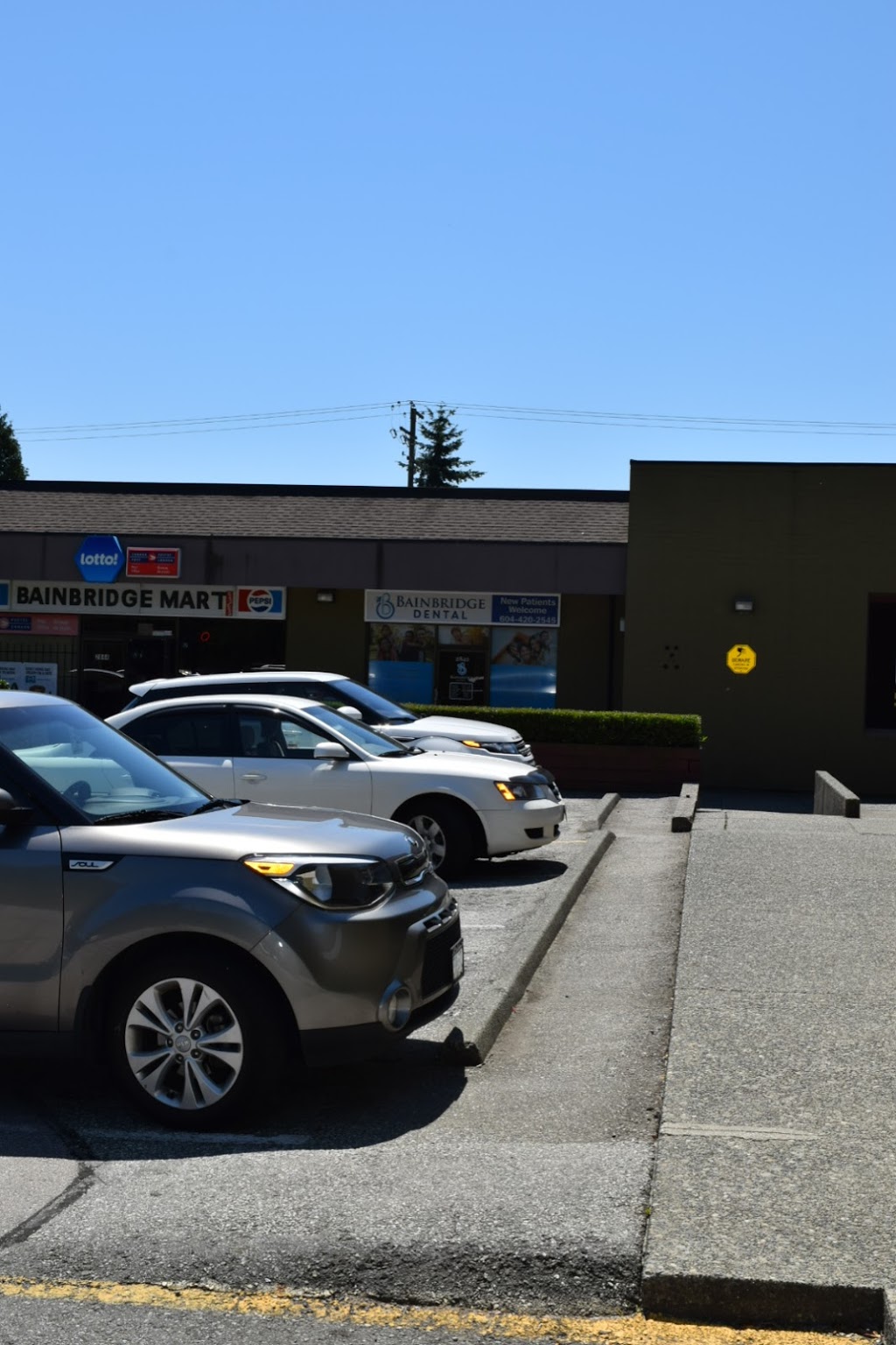 Bainbridge Dental Clinic | 2842 Bainbridge Ave, Burnaby, BC V5A 3W7, Canada | Phone: (604) 420-2545