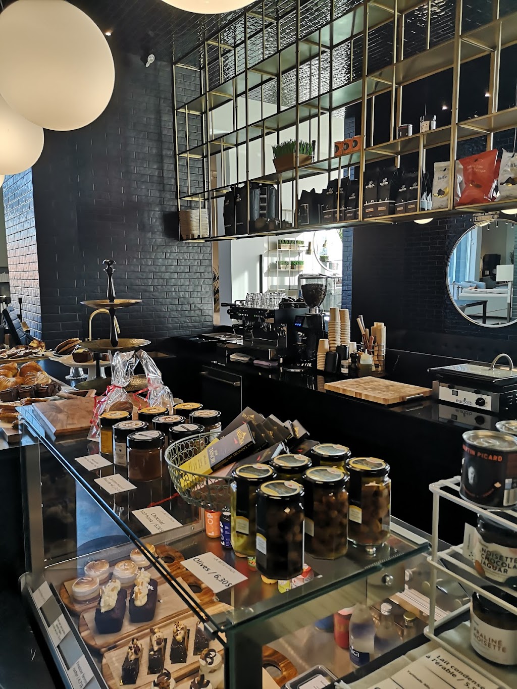 .CAFÉ | 2323 A. des Laurentides, Laval, QC H7S 2J7, Canada | Phone: (450) 689-5162