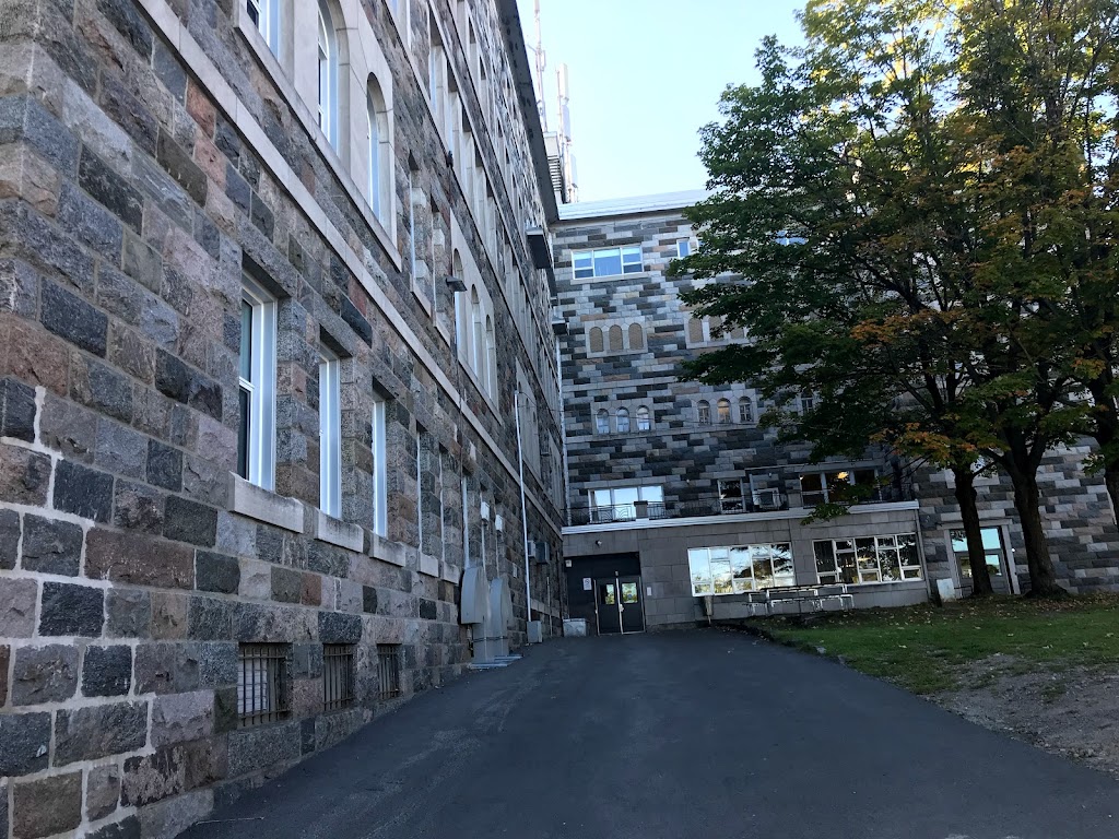 Centre Saint-Louis | 262 Rue Racine, Québec, QC G2B 1E6, Canada | Phone: (418) 686-4040 ext. 4063
