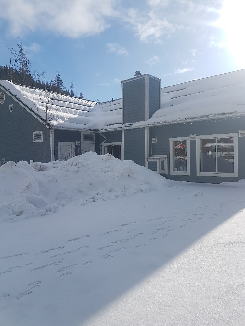 Crazy Creek Hot Pools Resort | 6162 Trans-Canada Hwy, Malakwa, BC V0E 2J0, Canada | Phone: (250) 836-4097