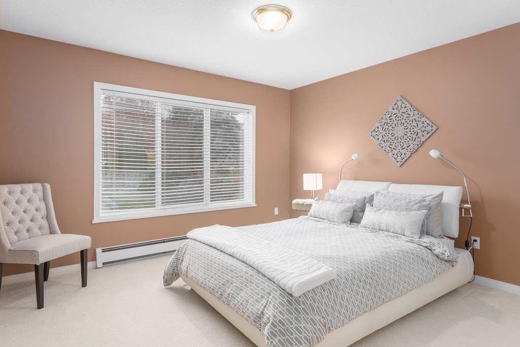 KHOL TRAVEL & Villa 18 BnB | 16823 18 Ave, Surrey, BC V3Z 9X3, Canada | Phone: (604) 385-1352