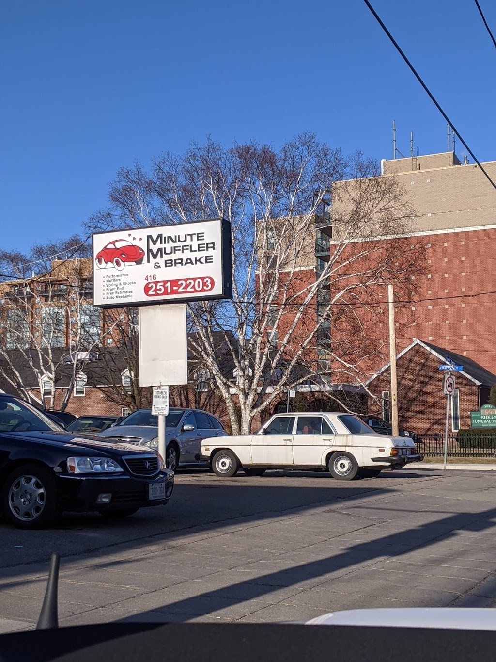 Minute Muffler Brake & Wheel | 3090 Lake Shore Blvd W, Etobicoke, ON M8V 1L2, Canada | Phone: (416) 251-2203