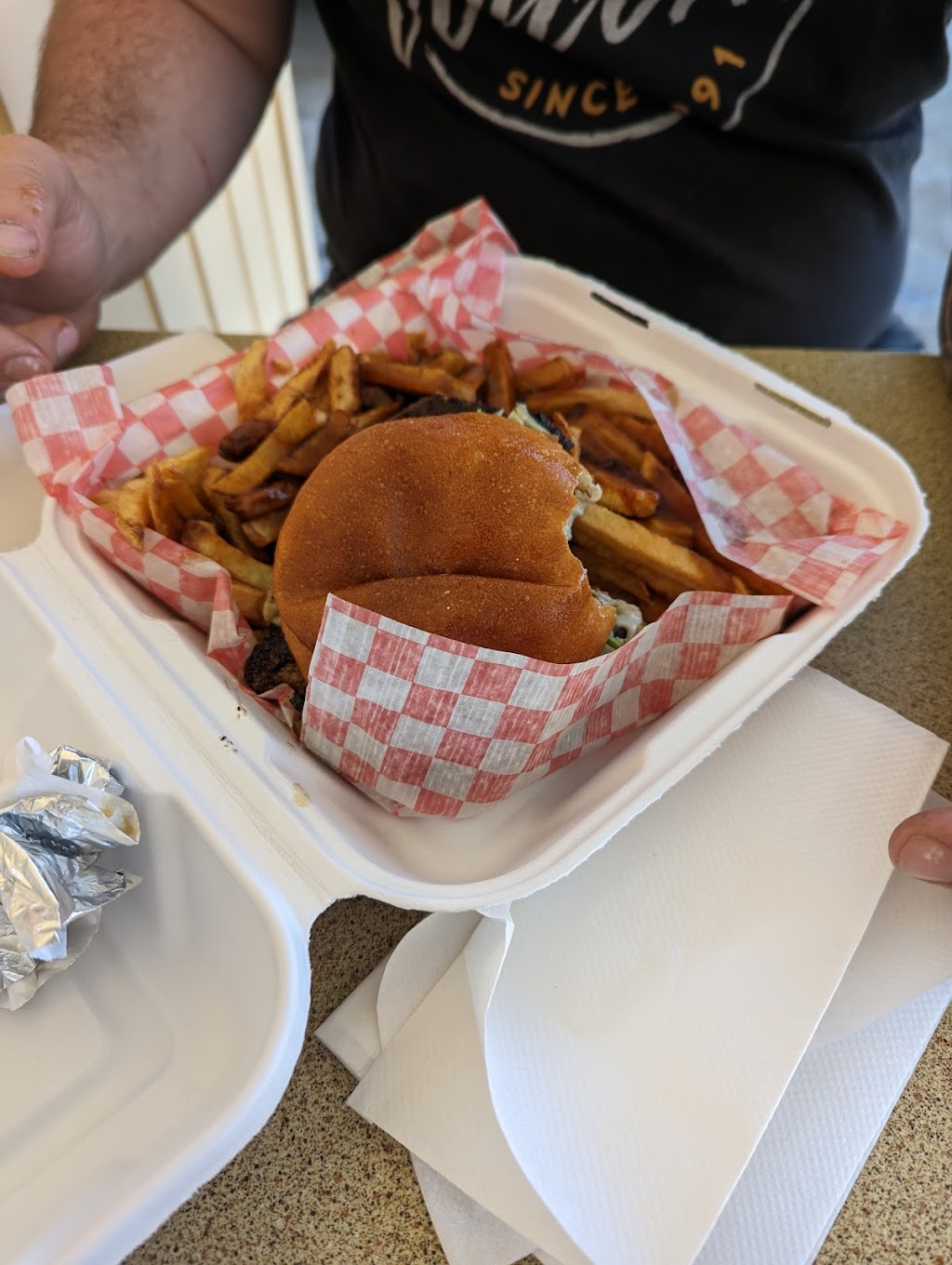The Beach Burger | 594 Boundary Rd E, Pembroke, ON K8A 6M6, Canada | Phone: (613) 629-2874