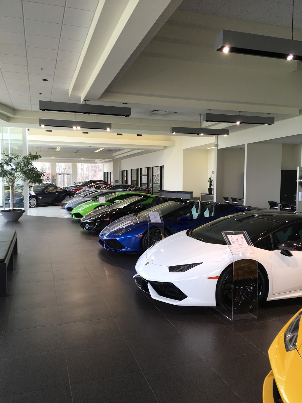 Lamborghini Montréal | 16710 Route Transcanadienne, Kirkland, QC H9H 4M7, Canada | Phone: (877) 901-9762