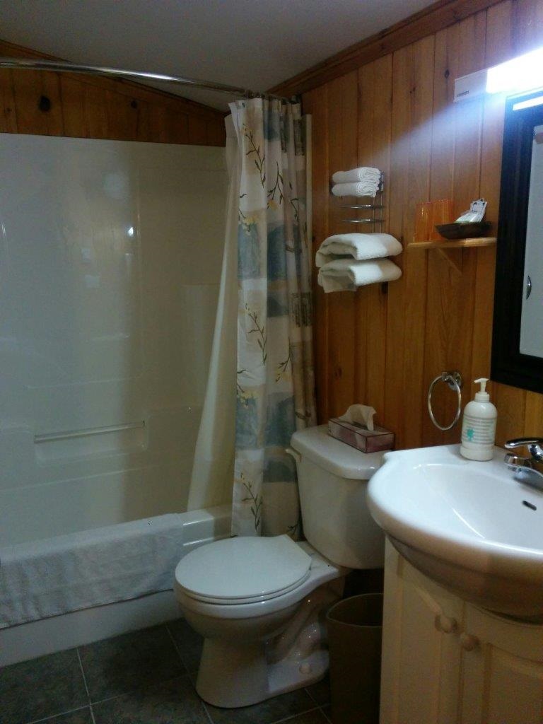 Auberge Papillon Lune | 1185 Chemin Ely, Melbourne, QC J0B 2B0, Canada | Phone: (819) 826-6222