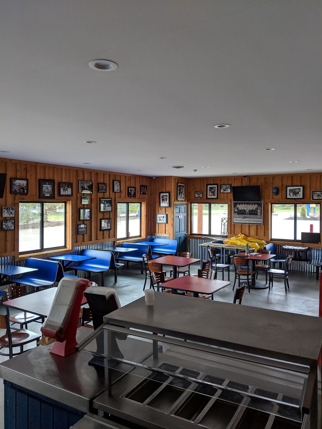 Rayzors Dawg House | 8178 N Main St, Eden, NY 14057, USA | Phone: (716) 575-4331