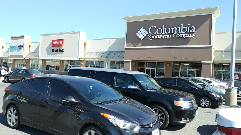 Kings Crossing Fashion Outlet | 95 Dalton Ave, Kingston, ON K7K 0C4, Canada | Phone: (888) 768-5227