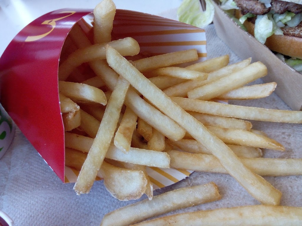 McDonalds | 924 Victoria Ave E, Regina, SK S4N 7A9, Canada | Phone: (306) 525-2621