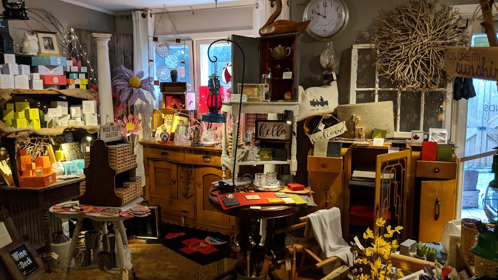 The Gypsy Market Mews | 908 Bay St, Gravenhurst, ON P1P 1Z9, Canada | Phone: (705) 394-6397