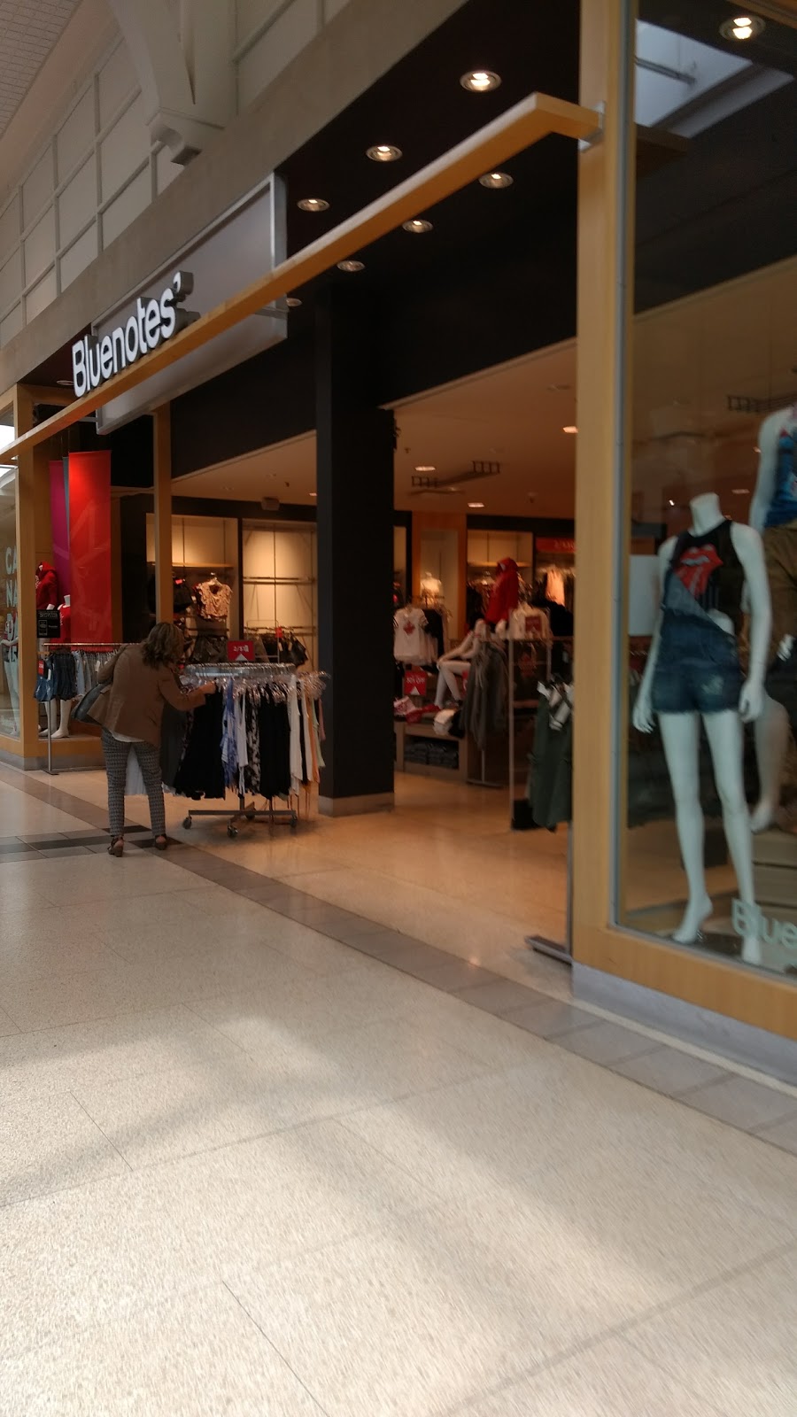 Bluenotes | 777 Guelph Line Unit #D5, Burlington, ON L7R 3N2, Canada | Phone: (905) 632-0111