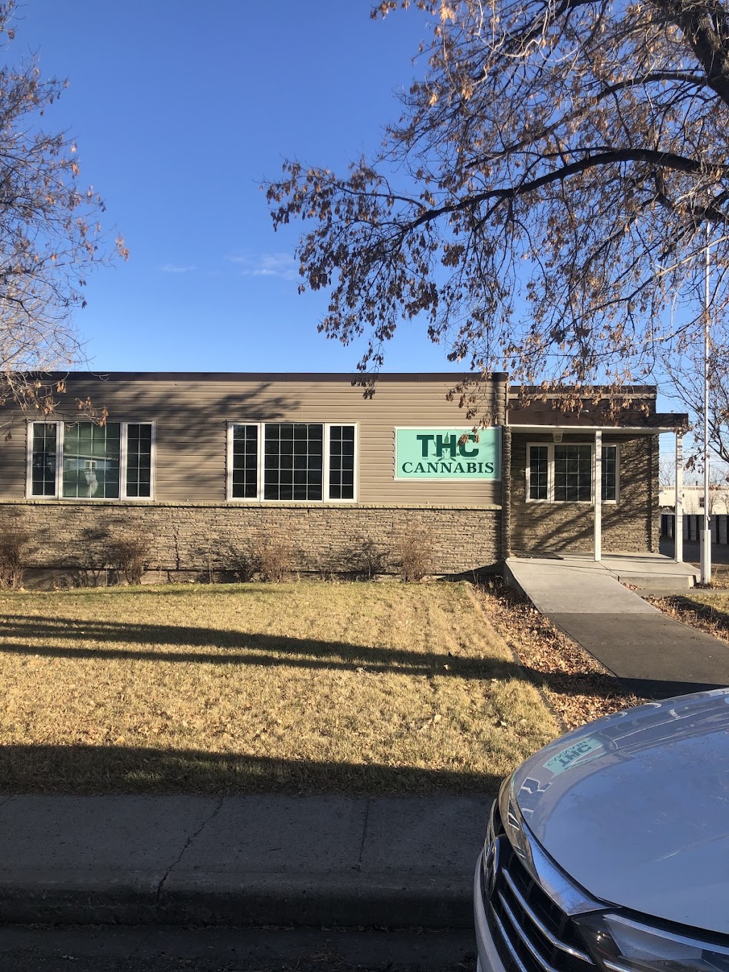 Tree Hills Cannabis | 416 Arena Ave, Trochu, AB T0M 2C0, Canada | Phone: (403) 415-6126