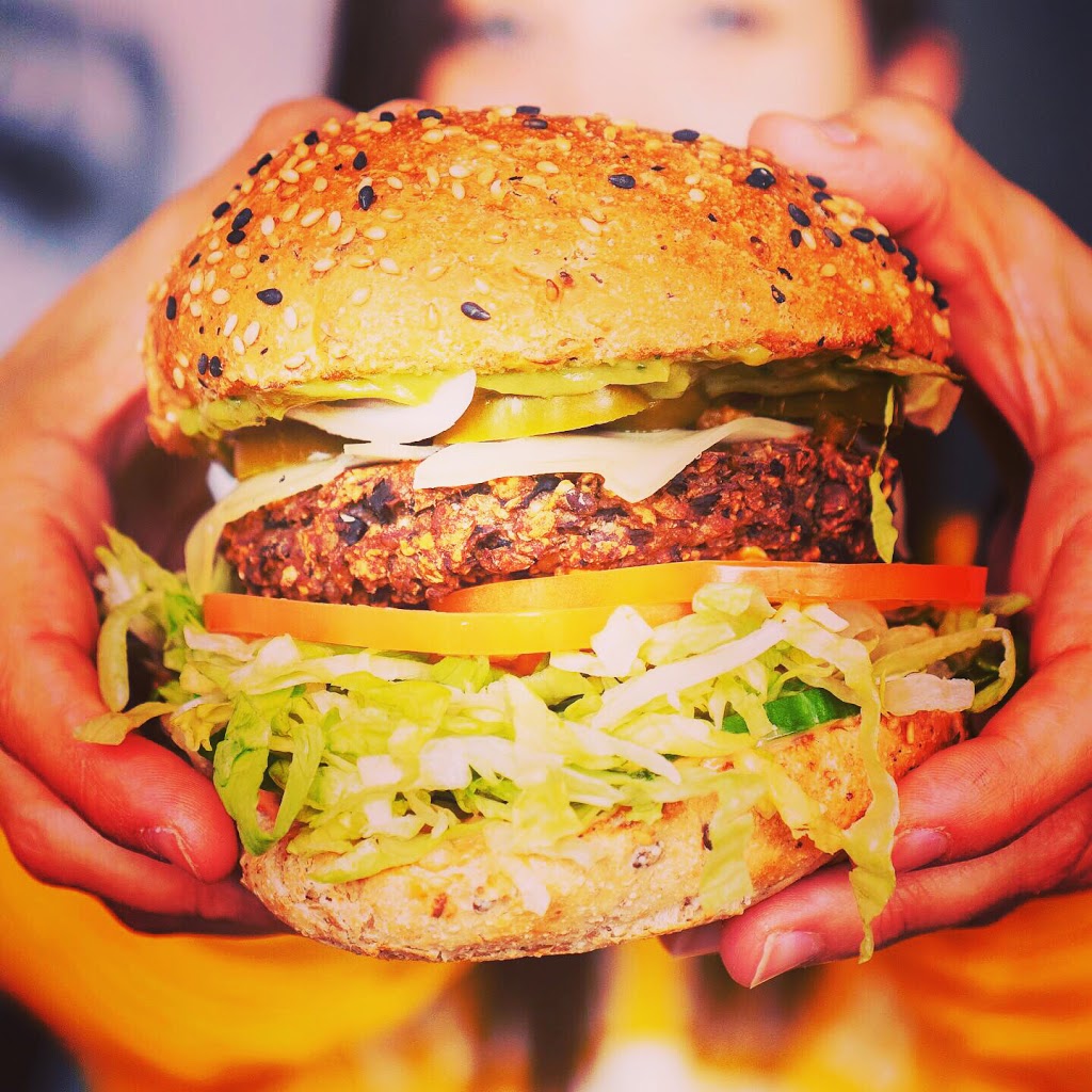 Boon Burger Cafe | 497 Dundas St W unit 1, Oakville, ON L6M 4M2, Canada | Phone: (905) 257-0799