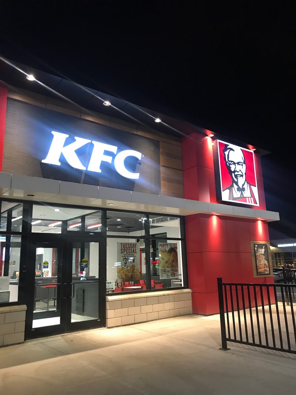 KFC | 218 Henry St Bldg D, Brantford, ON N3S 0E3, Canada | Phone: (226) 400-9742