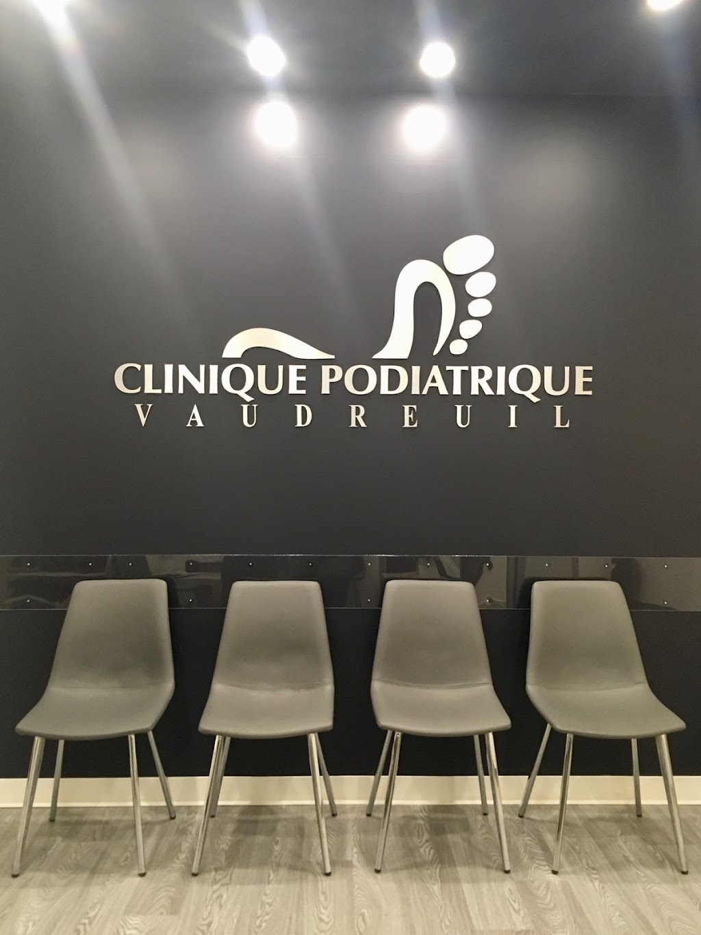Clinique Podiatrique Vaudreuil | 65 Bd de la Cité-des-Jeunes #260, Vaudreuil-Dorion, QC J7V 8C1, Canada | Phone: (450) 424-5500