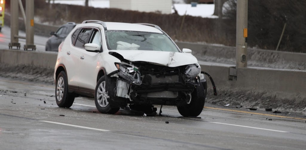 Remorquage 24h (Ville Laval) | Boulevard Chomedey Cp 55036 Csp Pl Montmorency, Laval, QC H7N 6G5, Canada | Phone: (450) 241-0535