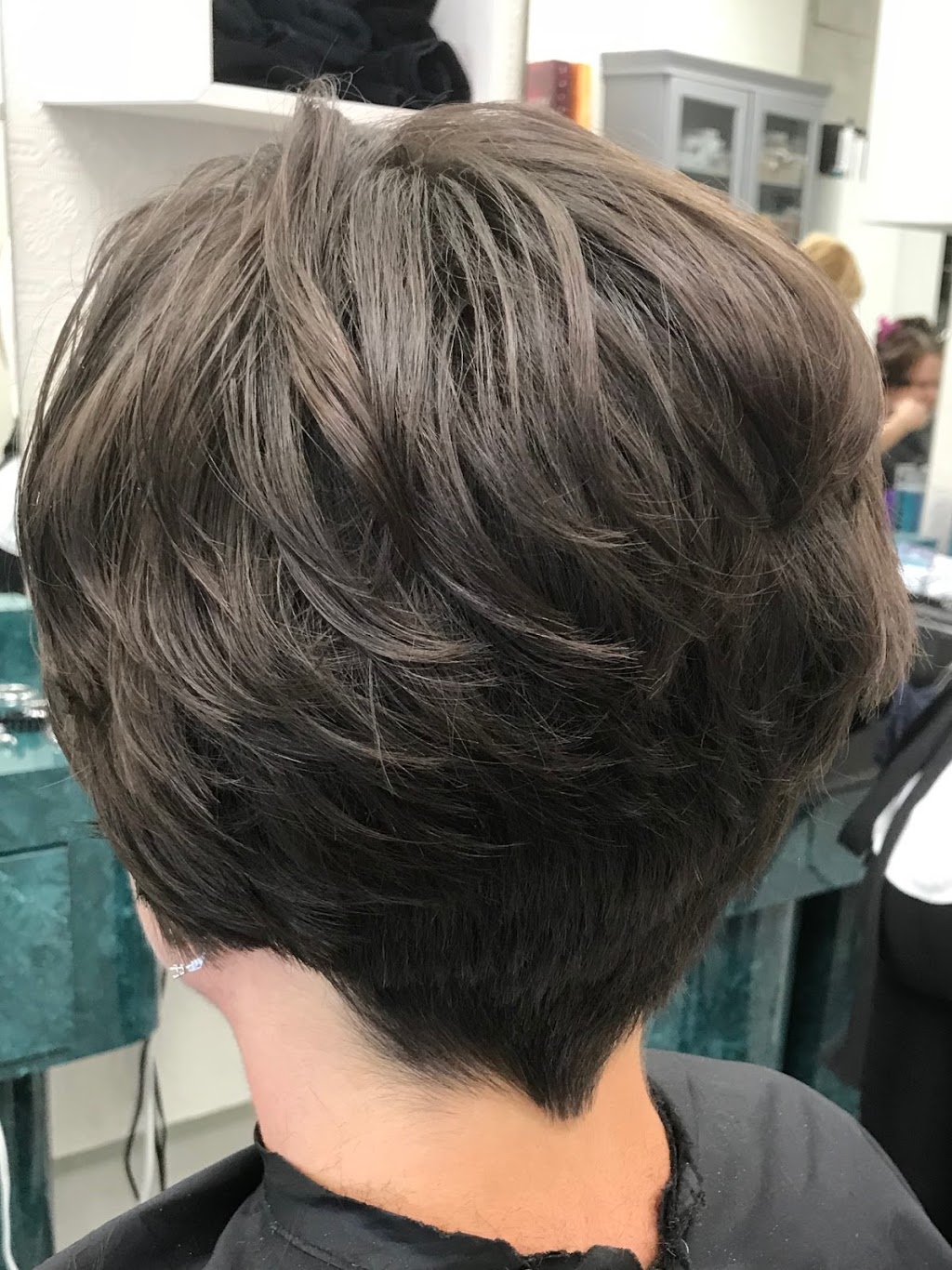 Royal Hairstylists | 400 Scott St, St. Catharines, ON L2M 3W4, Canada | Phone: (905) 646-5749