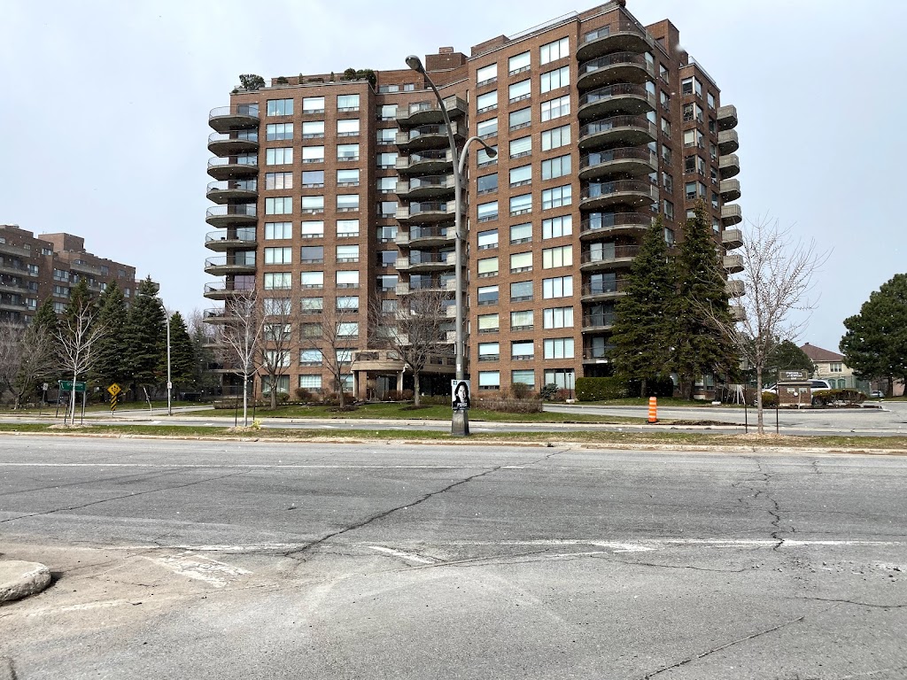 Chateau Collins Administration | 6005 Boul Cavendish, Côte Saint-Luc, QC H4W 3E2, Canada | Phone: (514) 481-6400