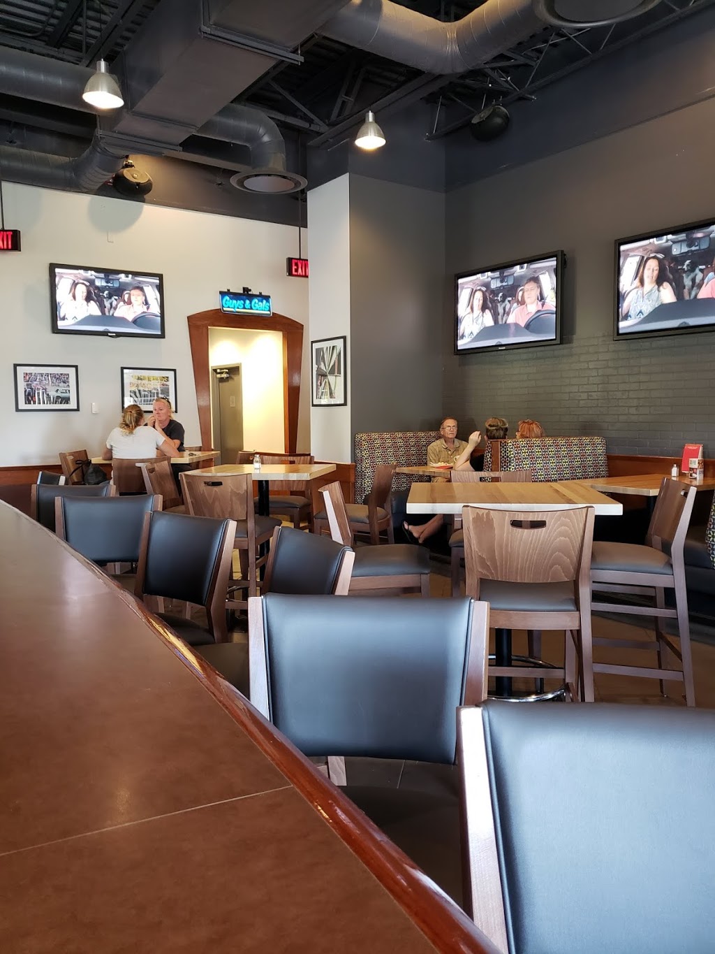 Boston Pizza | 253 The Queensway S, Keswick, ON L4P 2B2, Canada | Phone: (905) 476-8827