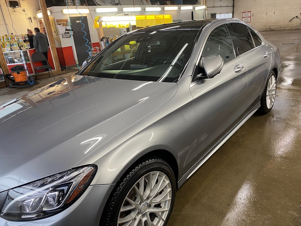 Lave Auto Liquide | 2350 Bd du Curé-Labelle, Laval, QC H7T 1R1, Canada | Phone: (450) 505-6300