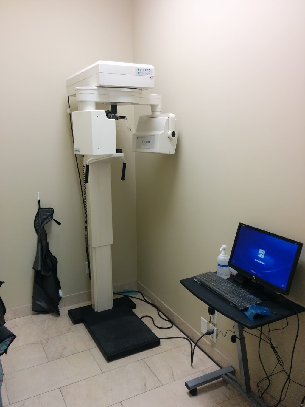 Churchill Glen Dental | 3020 Thomas St Unit A302, Mississauga, ON L5M 0R4, Canada | Phone: (905) 858-3368