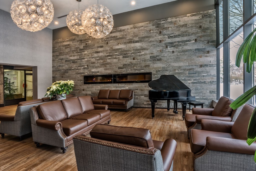 Georgian Bay Hotel, Trademark Collection by Wyndham | 10 Vacation Inn Dr, Collingwood, ON L9Y 5G4, Canada | Phone: (800) 696-5487