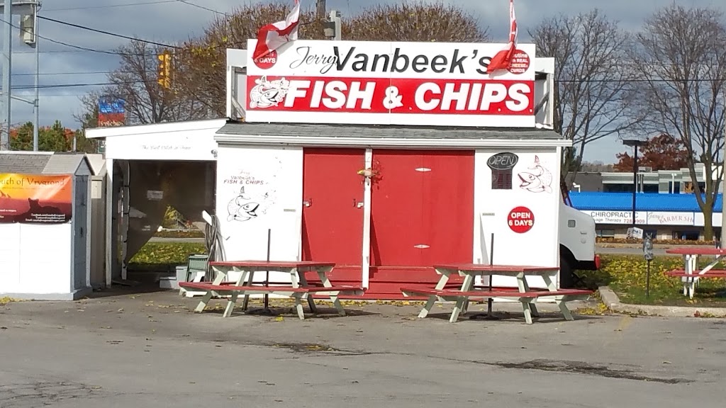 Jerry Van Beeks Fish & Chips Restaurant | 320 Yonge St, Barrie, ON L4N 4C8, Canada