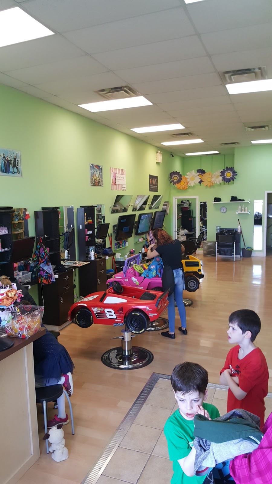 Little Sprouts Cuts for Kids | hair care | 380 Dundas St E D9, Oakville, ON L6H 6Z9, Canada | 9052577750 OR +1 905-257-7750