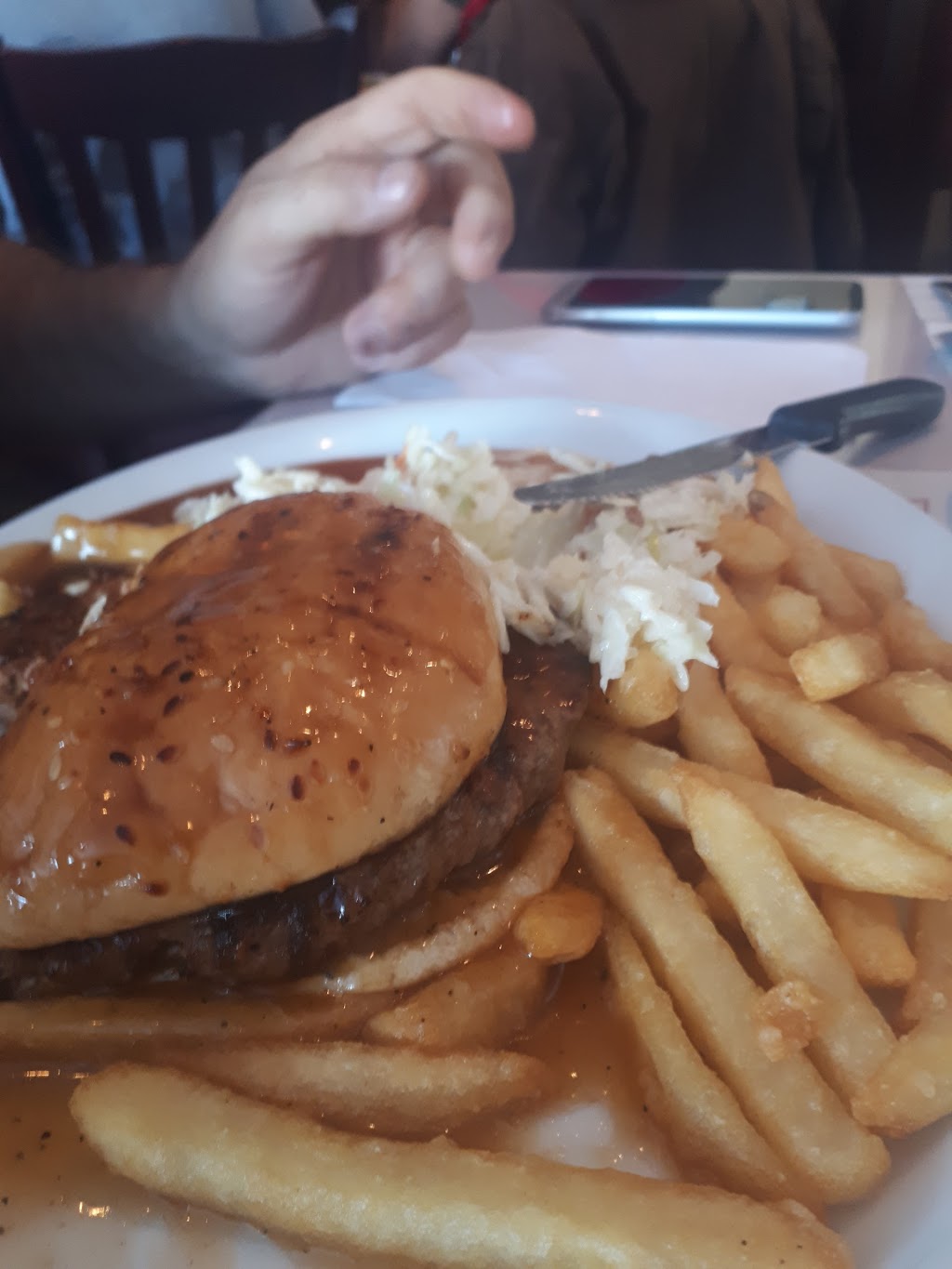 Resto Château St-Césaire | 1011-1015 QC-112, Saint-Césaire, QC J0L 1T0, Canada | Phone: (450) 947-1300
