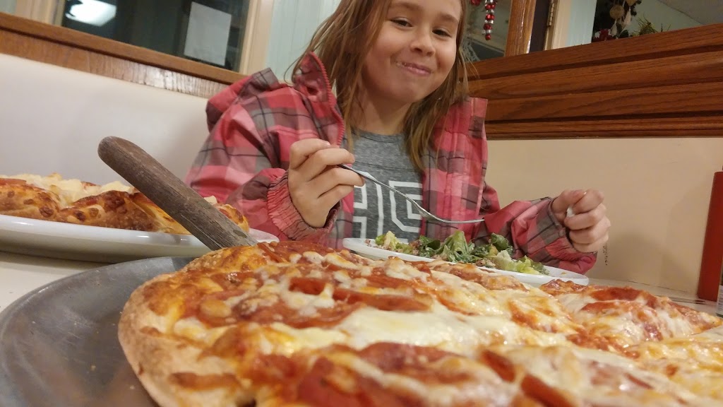 Ernis Place Restaurant & Pizza | 171 Smith St, Arthur, ON N0G 1A0, Canada | Phone: (519) 848-3541