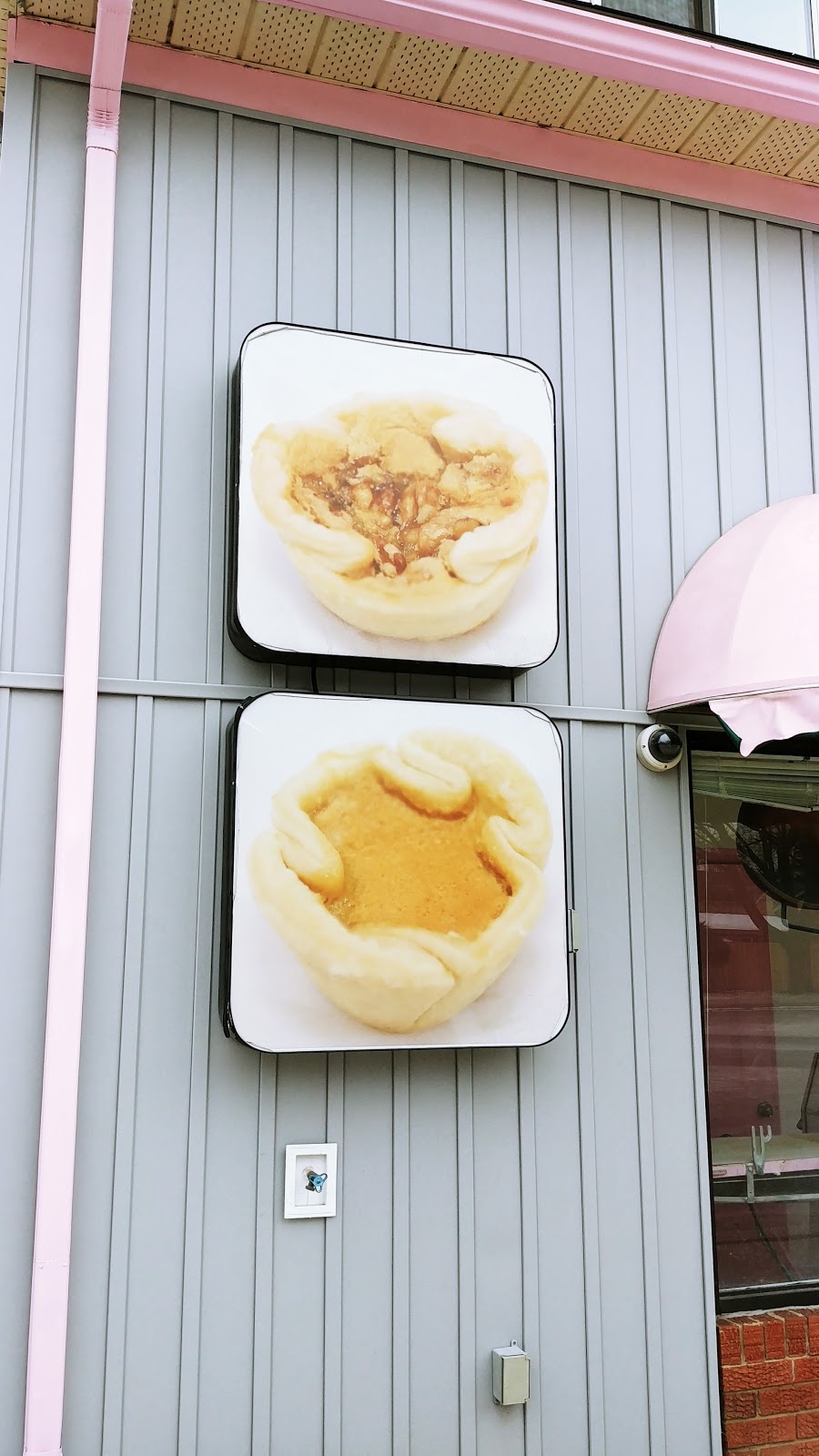 Dees Bakery | 118 St Andrews St, Cambridge, ON N1S 1M8, Canada | Phone: (519) 740-0305