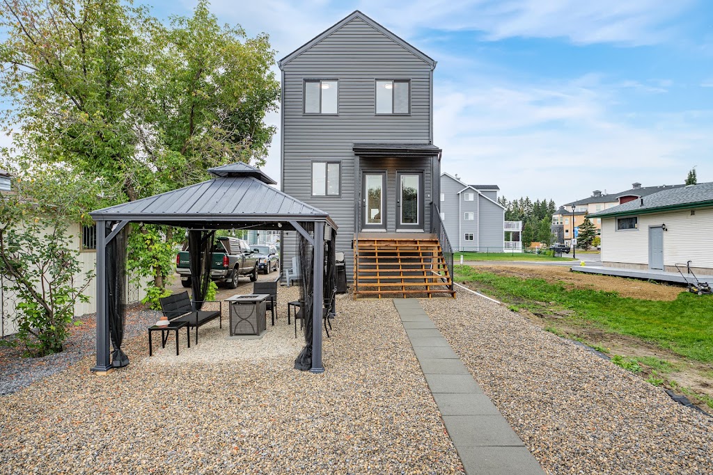 Nomadics Vacation Rental Management | 3386 Salsbury Way, Victoria, BC V8P 3K6, Canada | Phone: (403) 334-5552