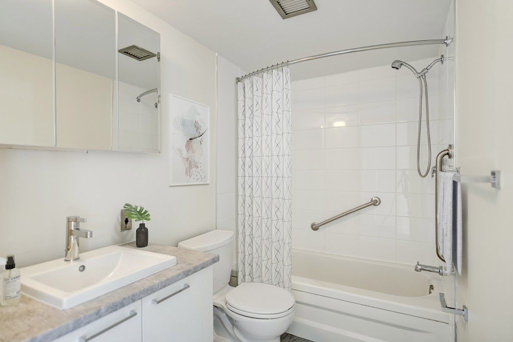 Le Quatre Cent | Résidence 400, 400 Pl. Juge Desnoyers, Laval, QC H7G 4S2, Canada | Phone: (450) 667-2481