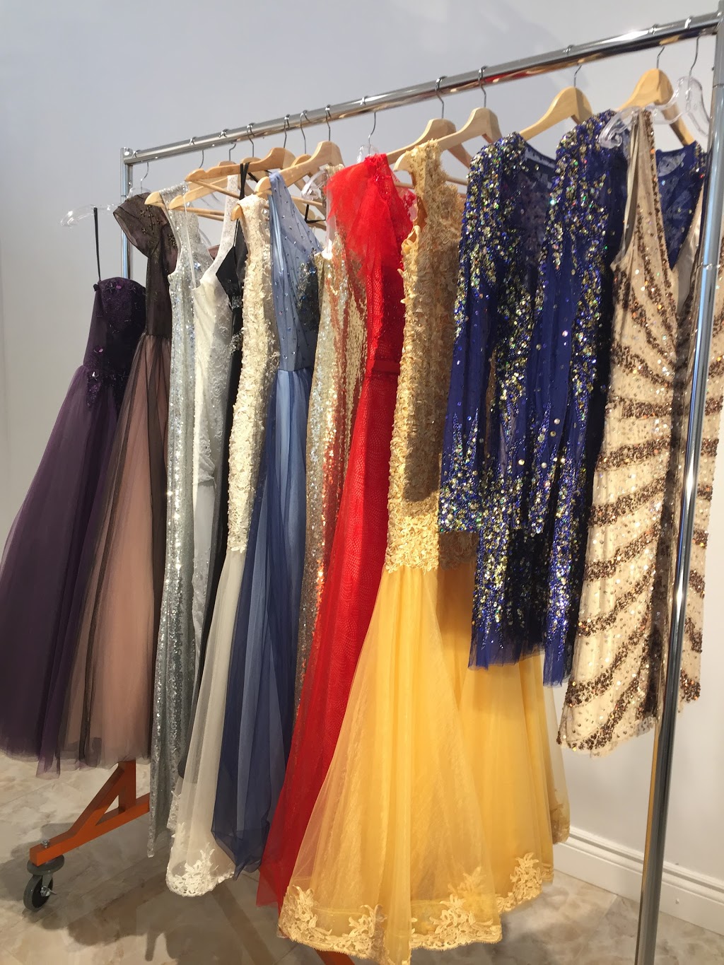 Diane Bridal | 3220 Dufferin St unit 13a, North York, ON M6A 1L7, Canada | Phone: (647) 350-2813