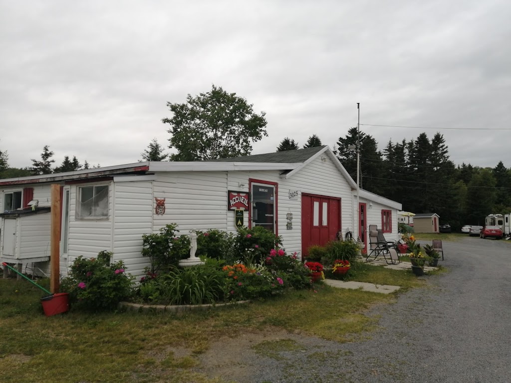 Chalet Et Camping Du Ruisseau Rouge | 3025 Chemin des Coudriers, La Baleine, QC G0A 2A0, Canada | Phone: (418) 438-2128