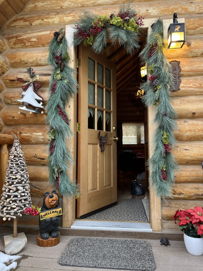 Banff Log Cabin Guesthouse | 222 Glen Cres, Banff, AB T1L 1A6, Canada | Phone: (403) 762-3516