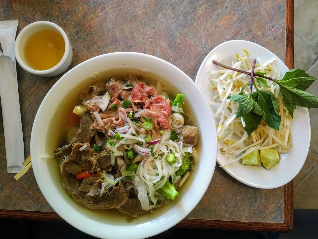 Pho Metro | 836 Brock St N, Whitby, ON L1N 4J5, Canada | Phone: (905) 493-7988