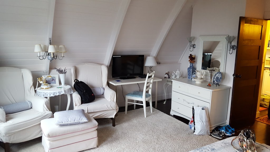 Chez Nicole Bed and Breakfast | 1194 Pettman Rd, West Kelowna, BC V1Z 2R7, Canada | Phone: (250) 212-1855