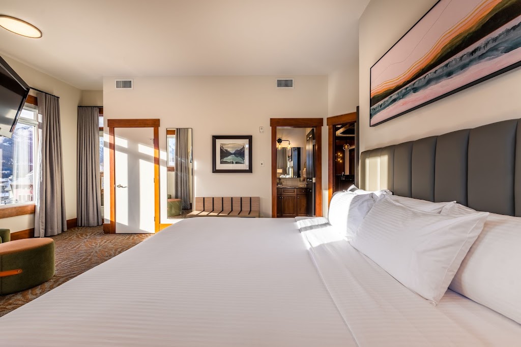 Blackstone Mountain Lodge by CLIQUE | 170 Kananaskis Way, Canmore, AB T1W 0A8, Canada | Phone: (403) 609-8098