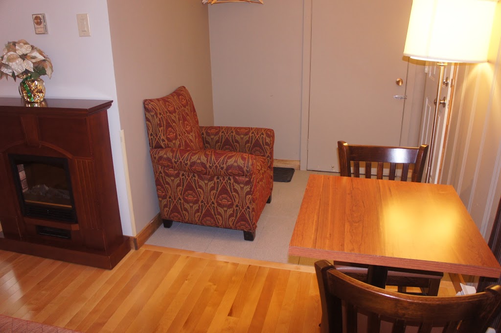 Motel Clair-Mont | 1591 Rue Principale E, Sainte-Agathe-des-Monts, QC J8C 1M1, Canada | Phone: (819) 326-1444