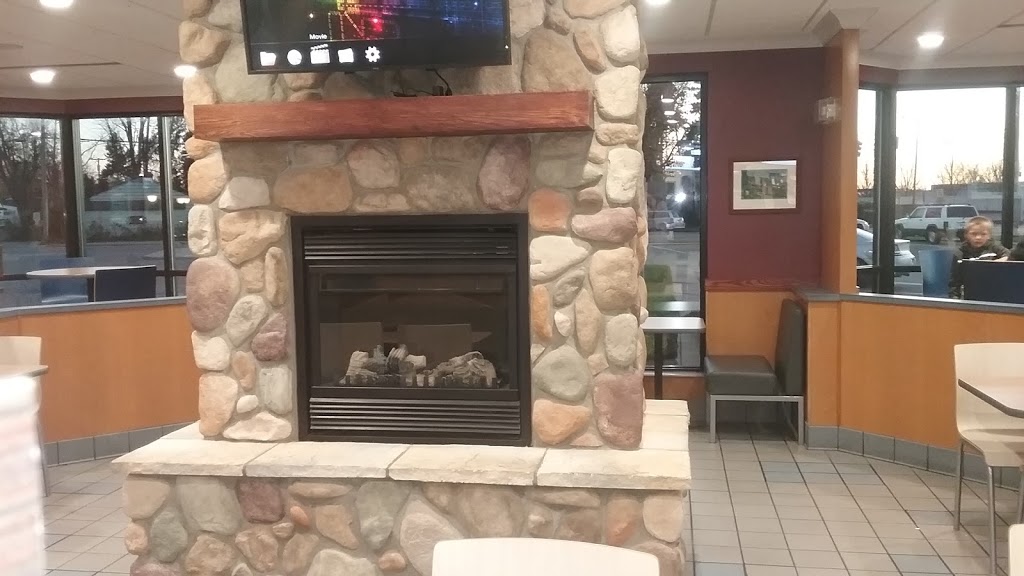 McDonalds | 700 Pointe Tremble Rd, Algonac, MI 48001, USA | Phone: (810) 794-0890