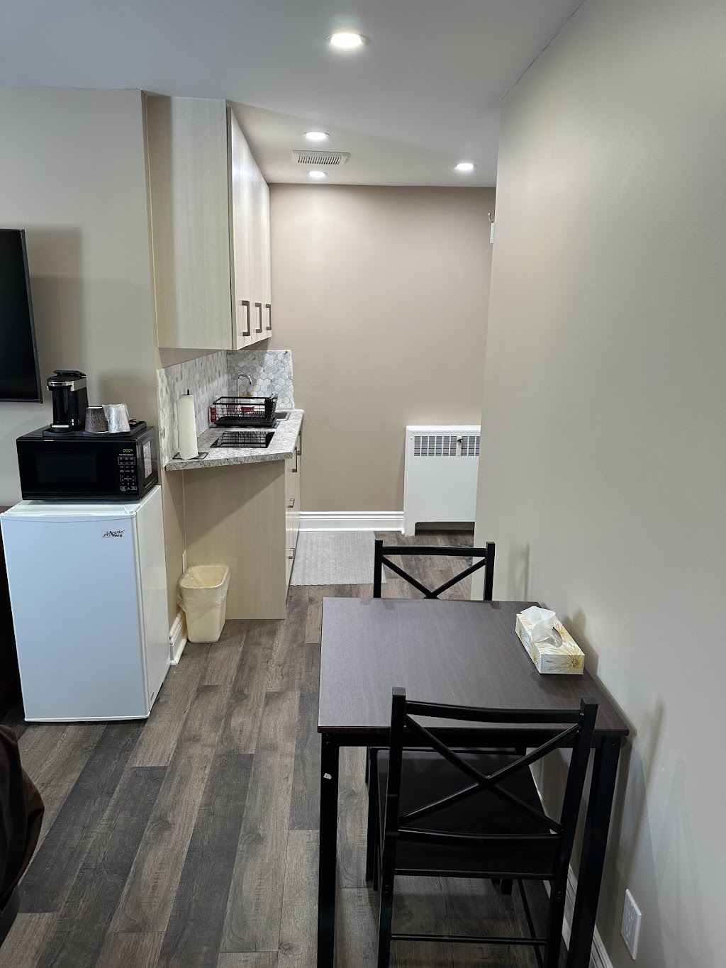 Champlain Motor Inn ( New Management) | 1325 Pembroke St W #1325, Pembroke, ON K8A 5R3, Canada | Phone: (613) 732-9971