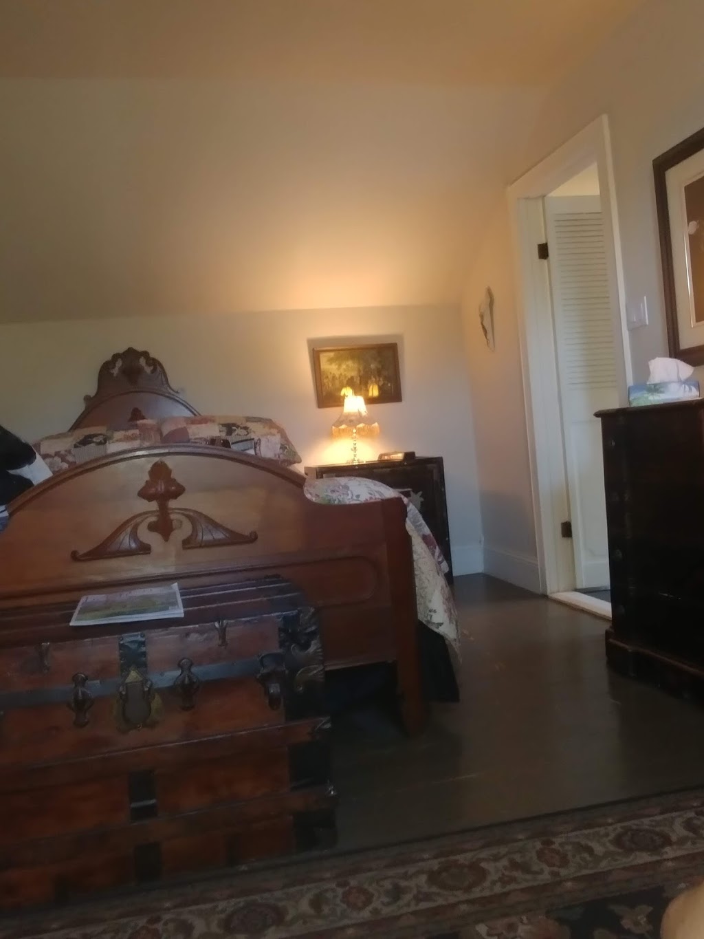 Devonshire Guest House | 3 Union St, Erin, ON N0B 1T0, Canada | Phone: (519) 833-2187