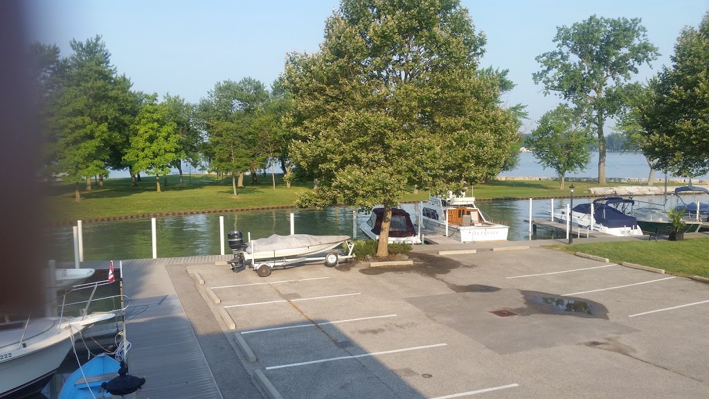 Bogeys Inn & Suites | 2845 St Clair Pkwy, Sombra, ON N0P 2H0, Canada | Phone: (519) 867-3999