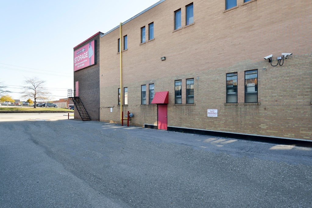Centron Self Storage | 4500 Chesswood Dr, North York, ON M3J 2B9, Canada | Phone: (416) 739-0000