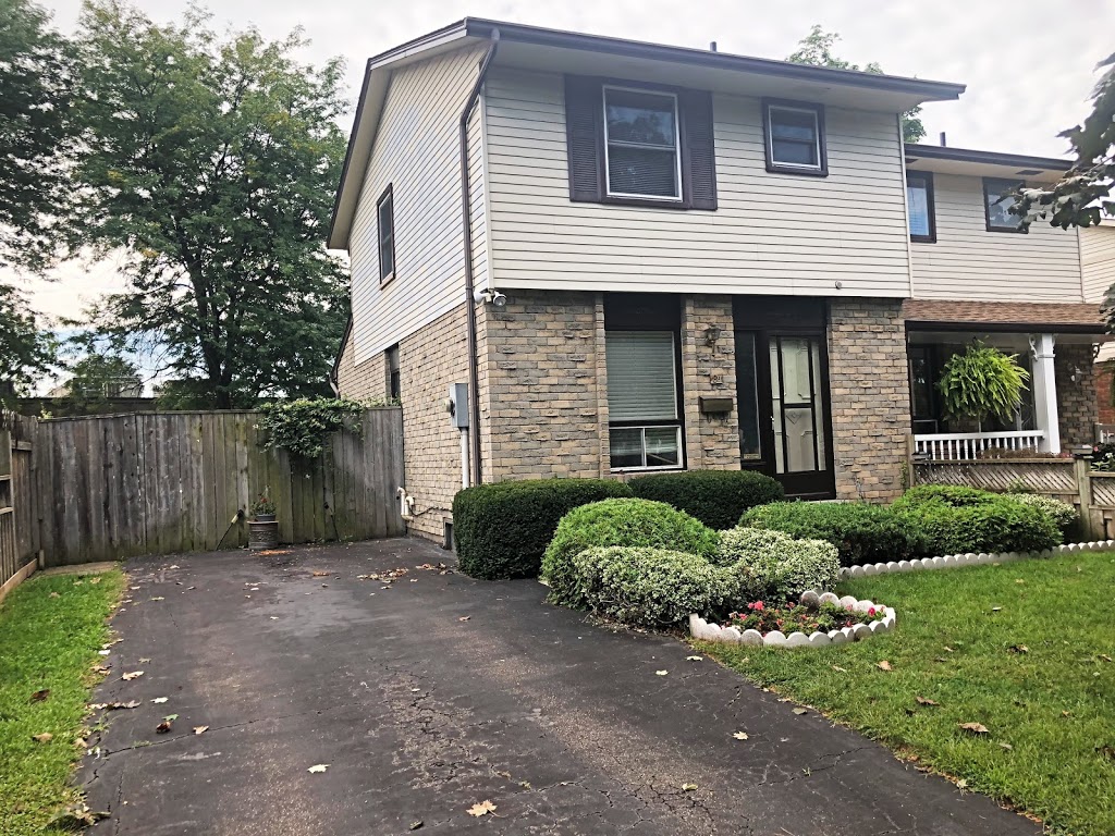 Alisa Batic - Re/Max Garden City Realty Inc., Brokerage | 145 Carlton St, St. Catharines, ON L2R 1R5, Canada | Phone: (905) 321-4797