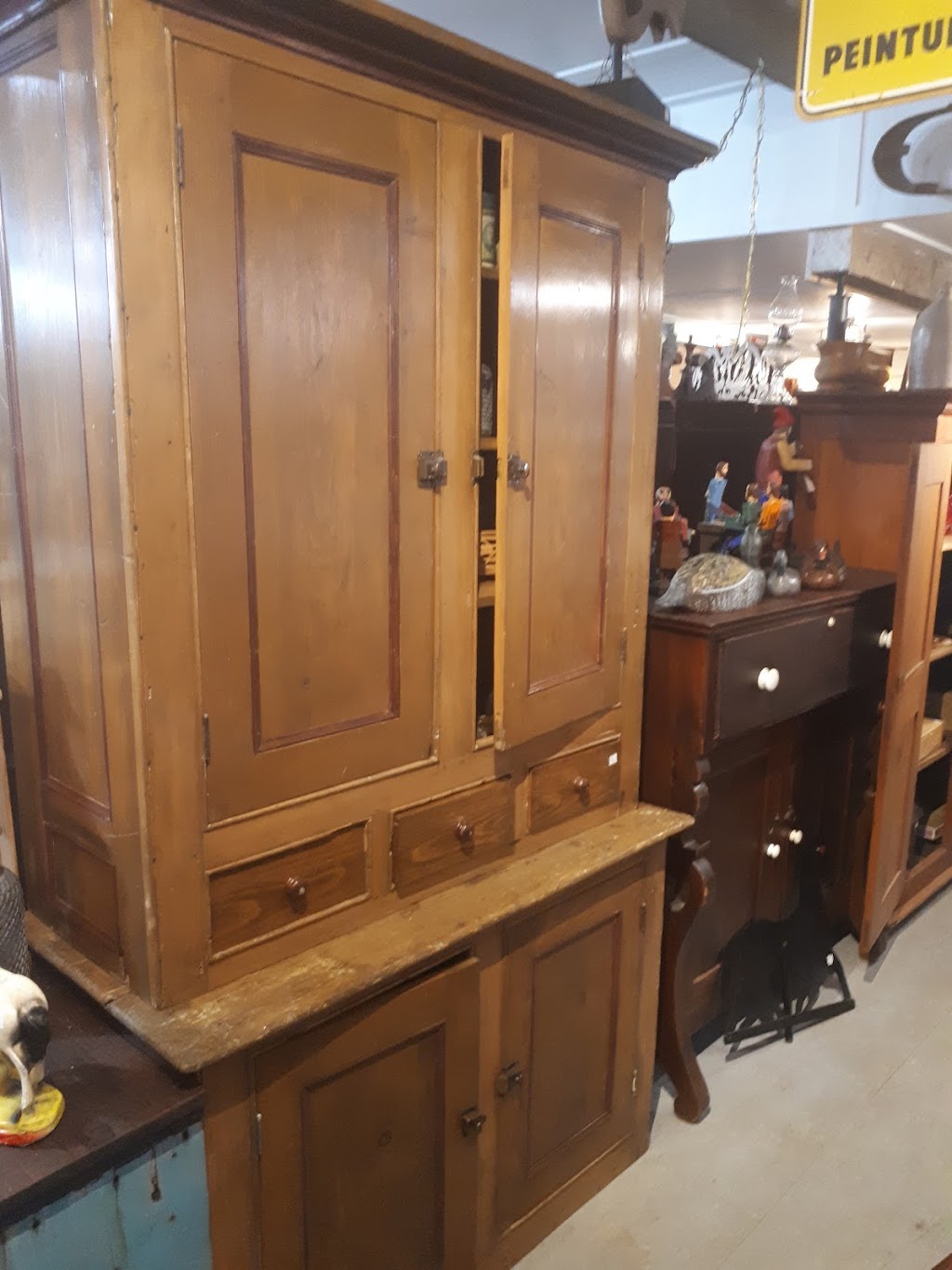 Antiquités du Kamouraka | 115 QC-132, Rivière-Ouelle, QC G0L 2C0, Canada | Phone: (418) 551-0691
