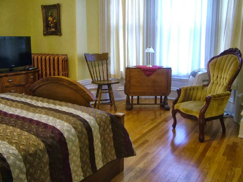 Hardwood Haven Bed & Breakfast | 555 Main St W, Listowel, ON N4W 1A9, Canada | Phone: (519) 418-0555