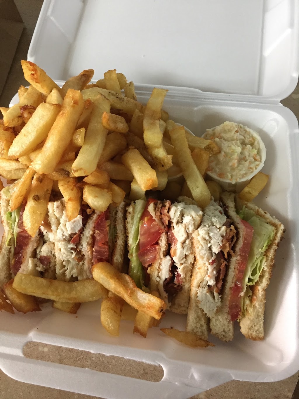 Casse-croûte Marché Pouliot | 2683 Chemin Royal, Sainte-Famille, QC G0A 3P0, Canada | Phone: (418) 829-3066