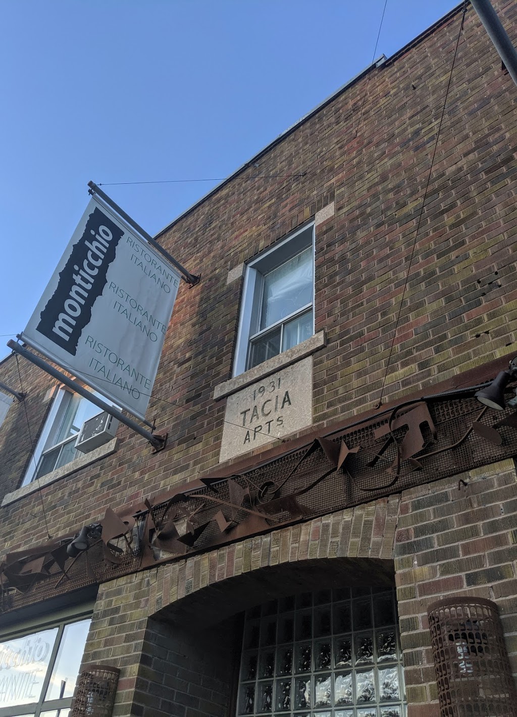 Monticchio Ristorante Italiano | 684 Osborne St, Winnipeg, MB R3L 2B9, Canada | Phone: (204) 477-4773