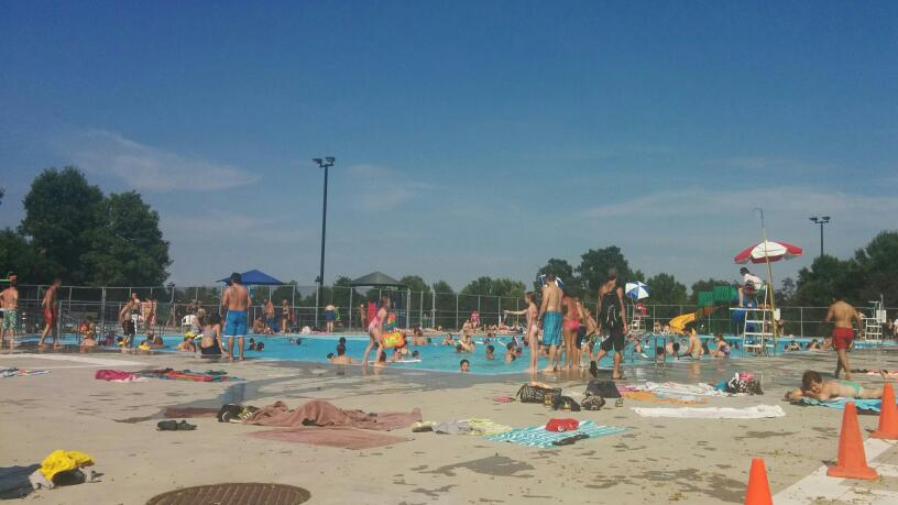 Parc L.-O.-Taillon Paul-Émile Sauvageau swimming pool | 9200 Rue Notre Dame E, Montréal, QC H1L 3N5, Canada | Phone: (514) 872-1126
